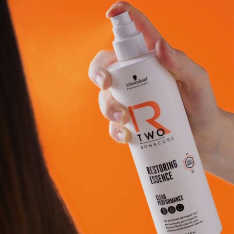 Schwarzkopf - R-TWO - Restoring Essence & Rescuing Treatment 200 ml