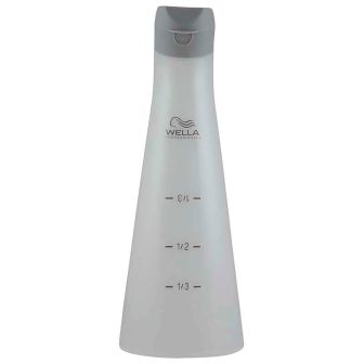 Wella Application Bottle voor kleur en permanent 500 ml op witte achtergrond